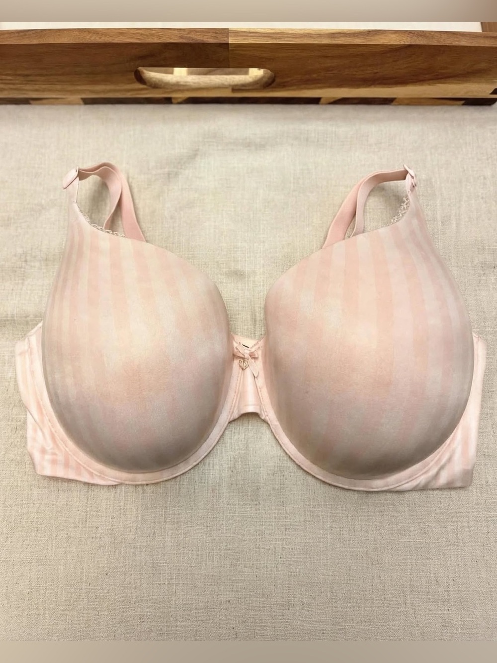 NWT Victoria’s Secret Body by Victoria Perfect Shape Push Up Bra Pink 40DDD